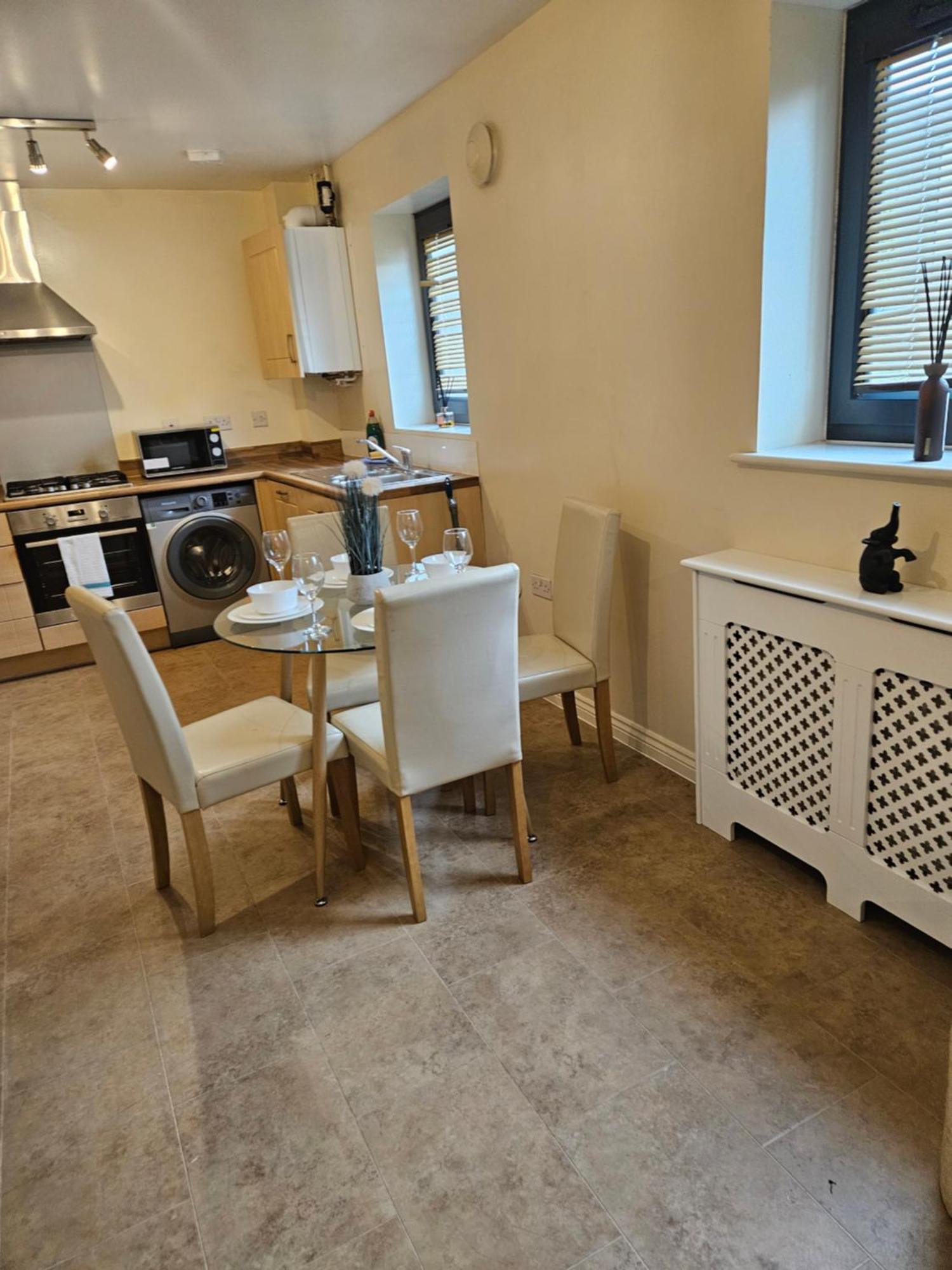 Broughton Comfy Den- Free Wifi, Netflix And Parking Available! * Milton Keynes