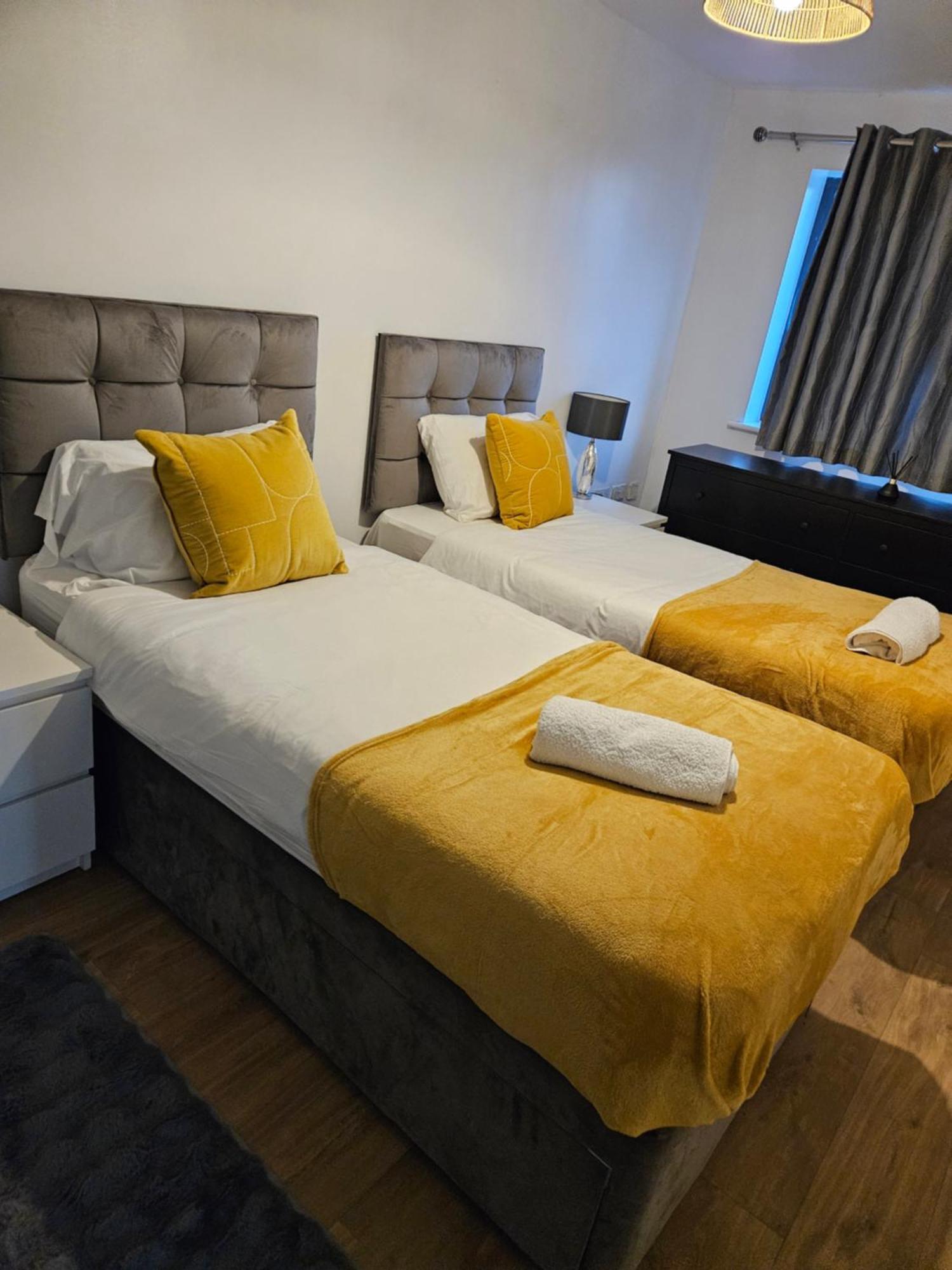 Broughton Comfy Den- Free Wifi, Netflix And Parking Available! Apartment Milton Keynes