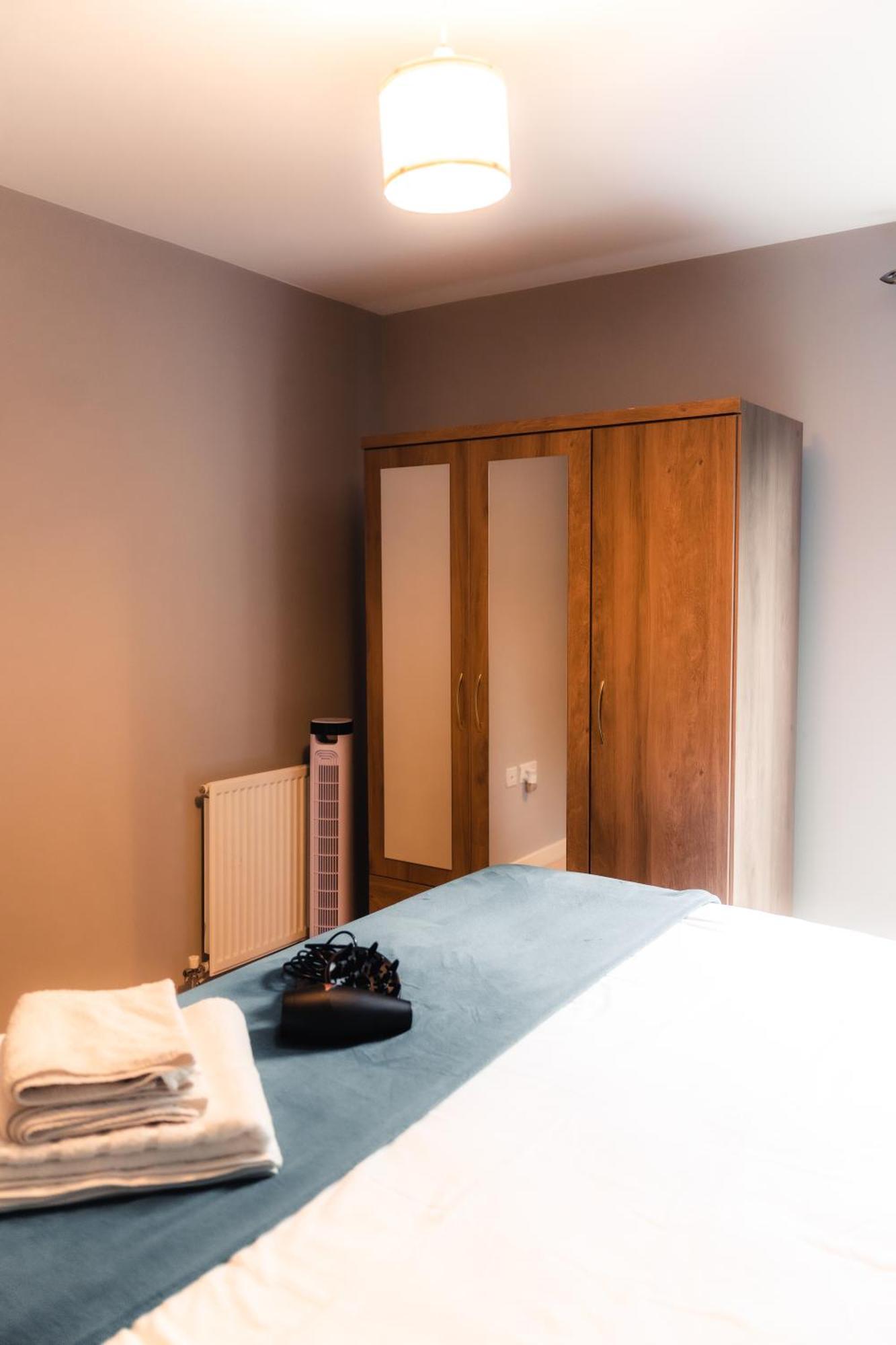 Apartment Stylish 2 Bedroom Balcony - Free Underground Parking - Cmk Milton Keynes