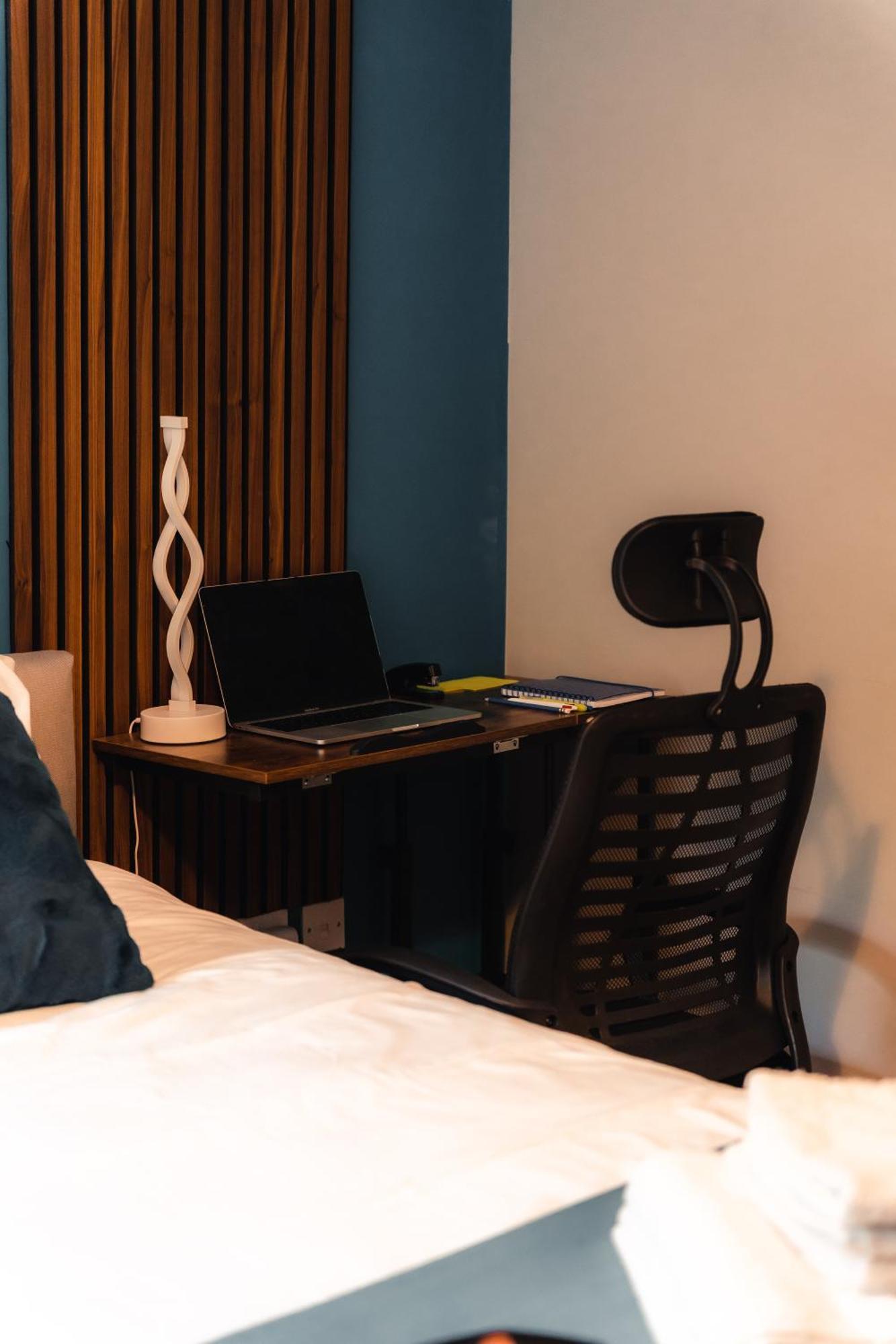 Apartment Stylish 2 Bedroom Balcony - Free Underground Parking - Cmk *
