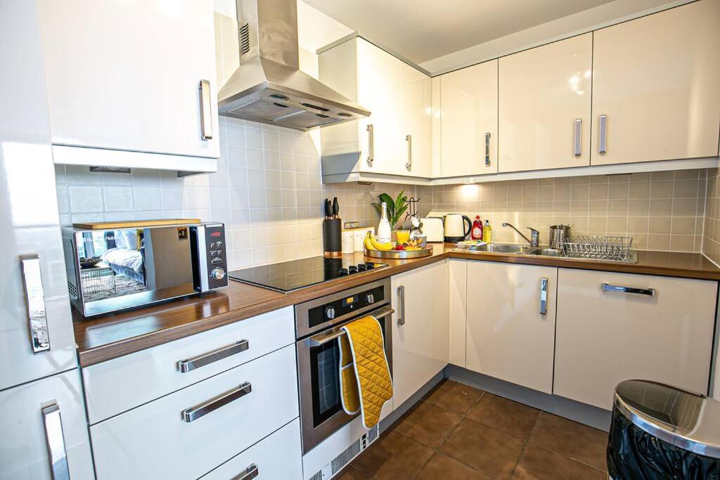 Stunning Apartment - City Centre - Secure Parking, Self-Check-In, Fast Wifi And Smart Tvs By Yoko Property