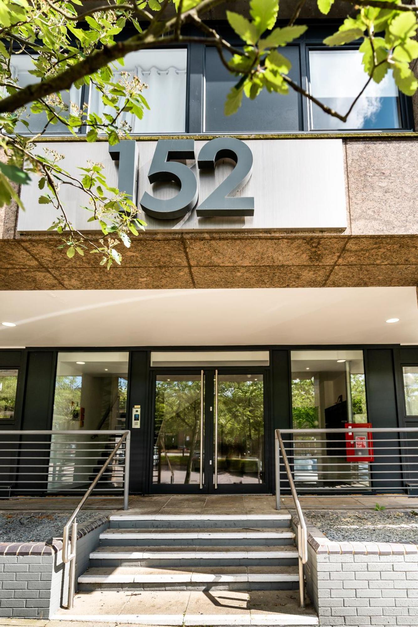 Chic One-Bedroom Apartment - Fast Wi-Fi, 4 Mins From Station, Perfect For Relocation By Av Hughes Properties Milton Keynes