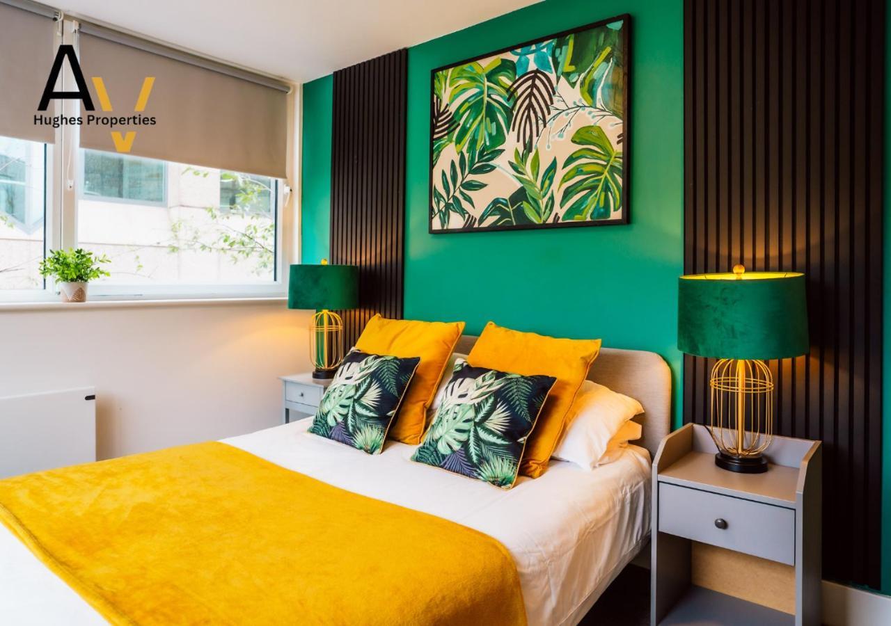 Apartment Chic One-Bedroom Apartment - Fast Wi-Fi, 4 Mins From Station, Perfect For Relocation By Av Hughes Properties