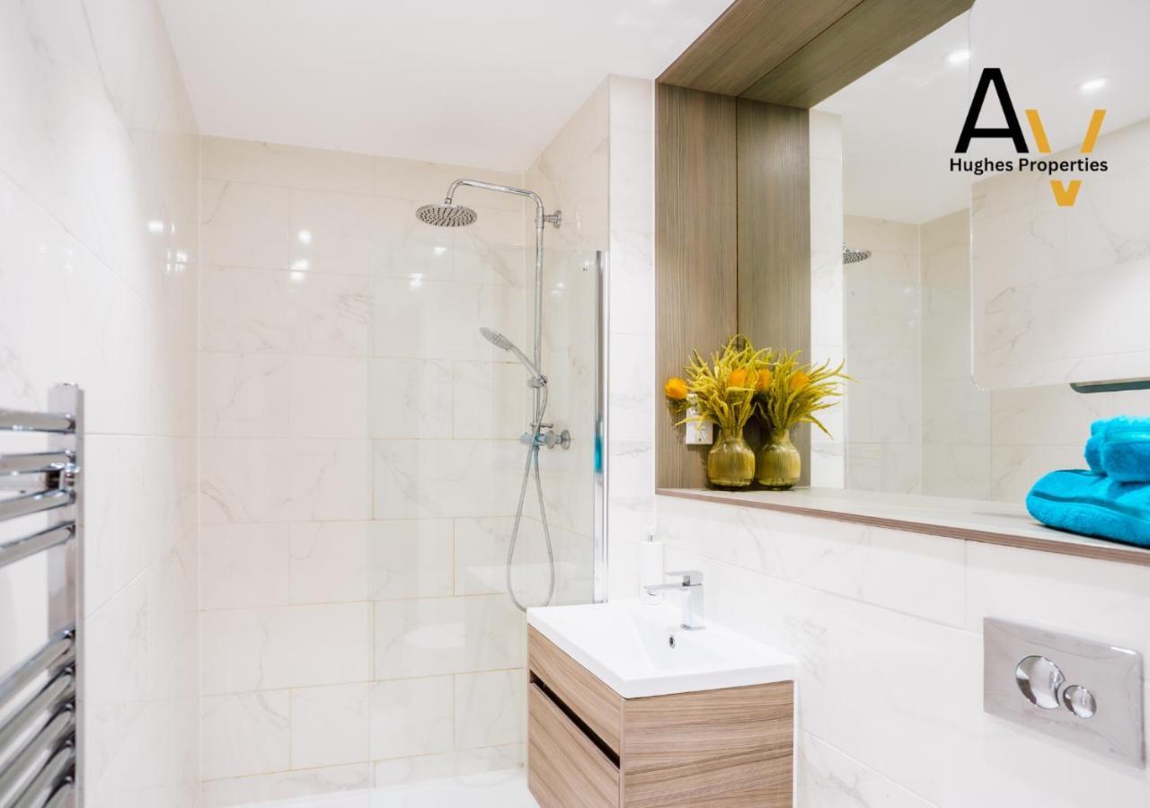 Apartment Chic One-Bedroom Apartment - Fast Wi-Fi, 4 Mins From Station, Perfect For Relocation By Av Hughes Properties *