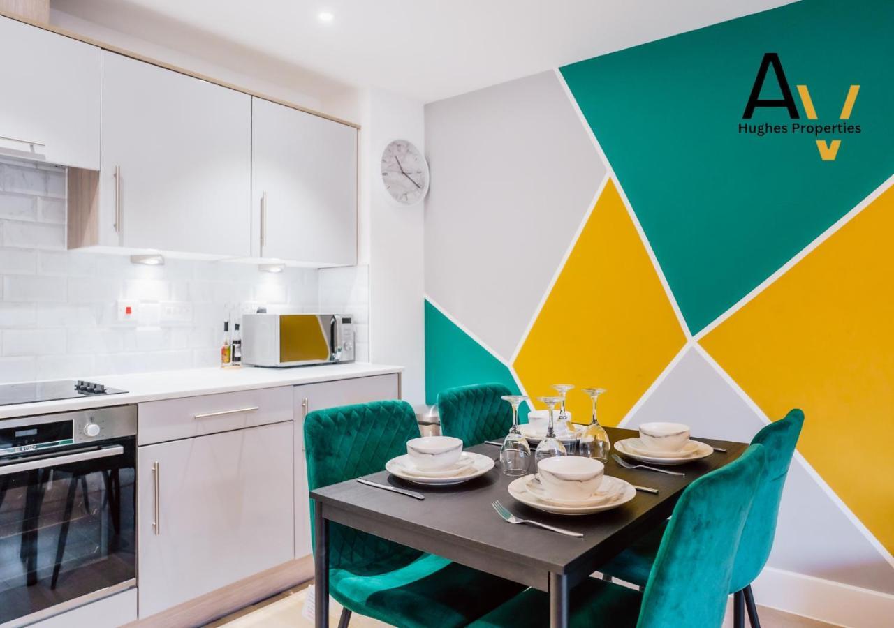 Apartment Chic One-Bedroom Apartment - Fast Wi-Fi, 4 Mins From Station, Perfect For Relocation By Av Hughes Properties Milton Keynes