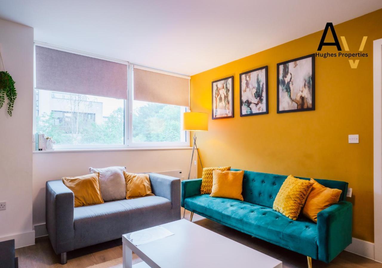 Chic One-Bedroom Apartment - Fast Wi-Fi, 4 Mins From Station, Perfect For Relocation By Av Hughes Properties Apartment