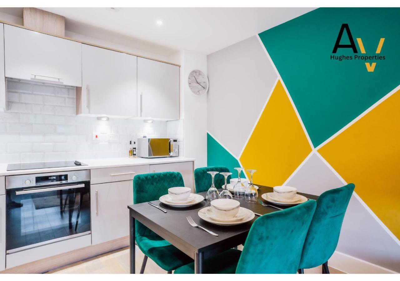 Chic One-Bedroom Apartment - Fast Wi-Fi, 4 Mins From Station, Perfect For Relocation By Av Hughes Properties Apartment Milton Keynes