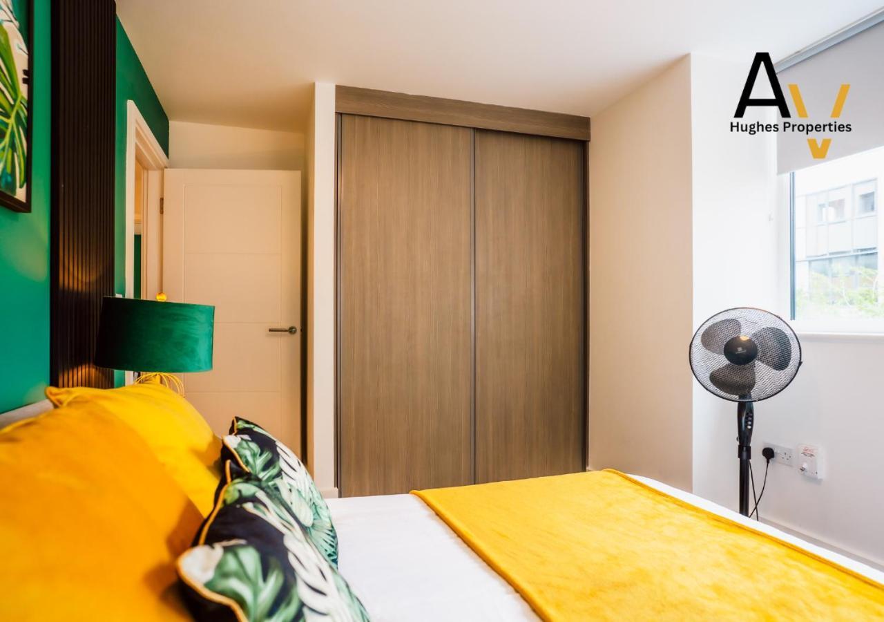 Apartment Chic One-Bedroom Apartment - Fast Wi-Fi, 4 Mins From Station, Perfect For Relocation By Av Hughes Properties