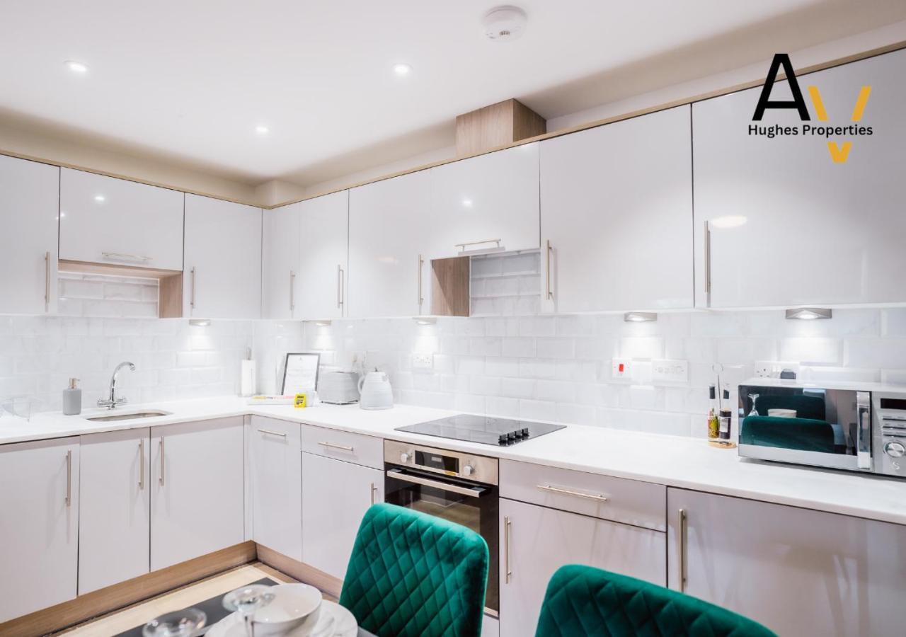 Chic One-Bedroom Apartment - Fast Wi-Fi, 4 Mins From Station, Perfect For Relocation By Av Hughes Properties Apartment *