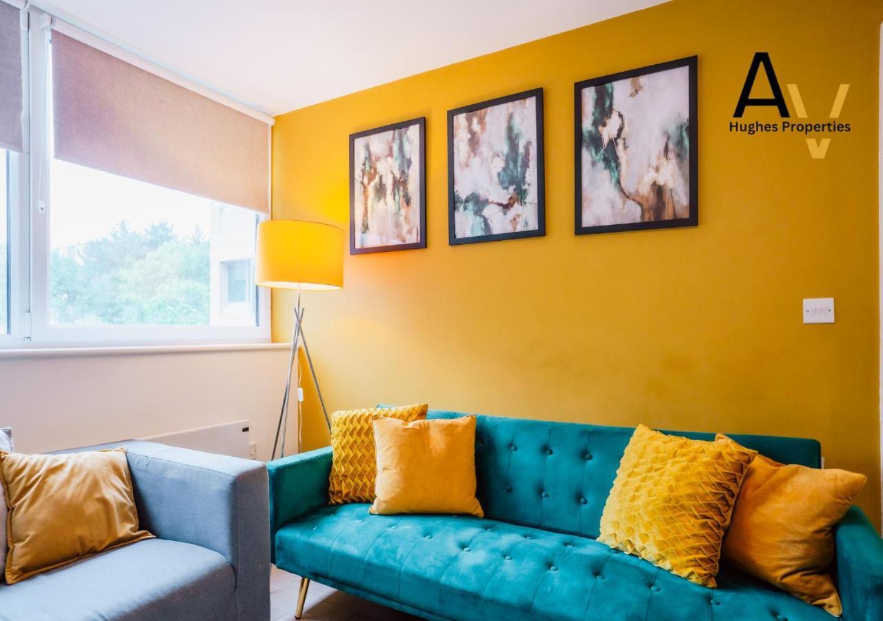 Chic One-Bedroom Apartment - Fast Wi-Fi, 4 Mins From Station, Perfect For Relocation By Av Hughes Properties Apartment