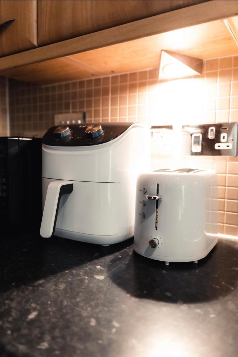 Apartment Stylish 2 Bedroom Balcony - Free Underground Parking - Cmk Milton Keynes