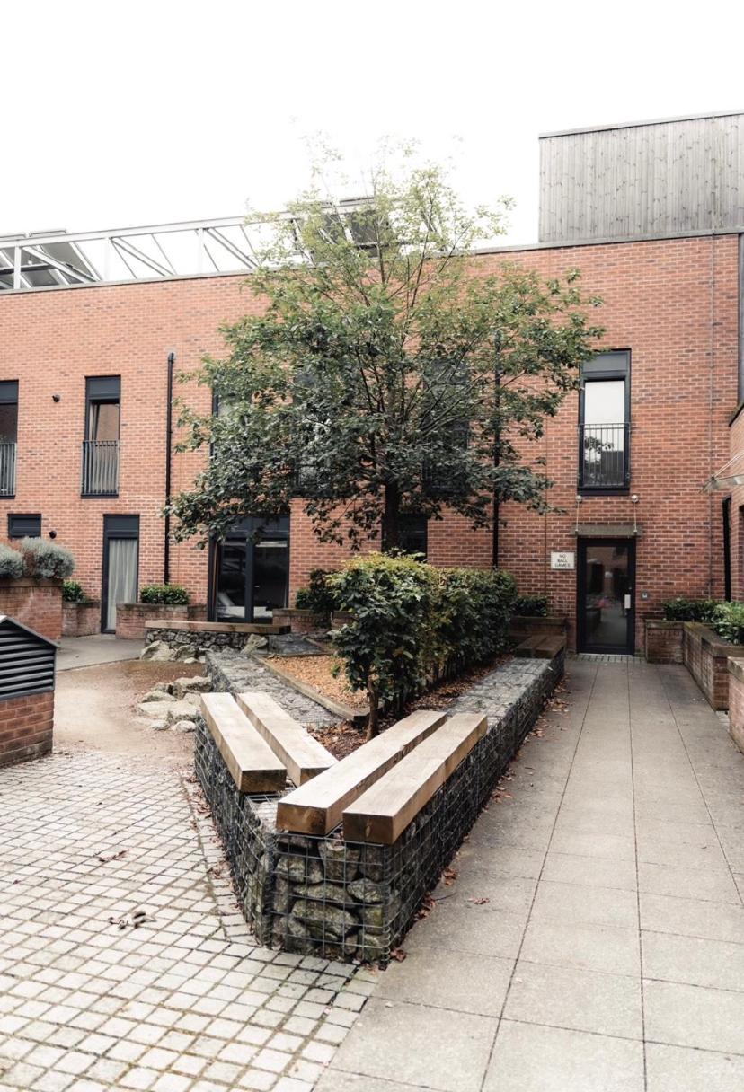 Stylish 2 Bedroom Balcony - Free Underground Parking - Cmk Apartment *