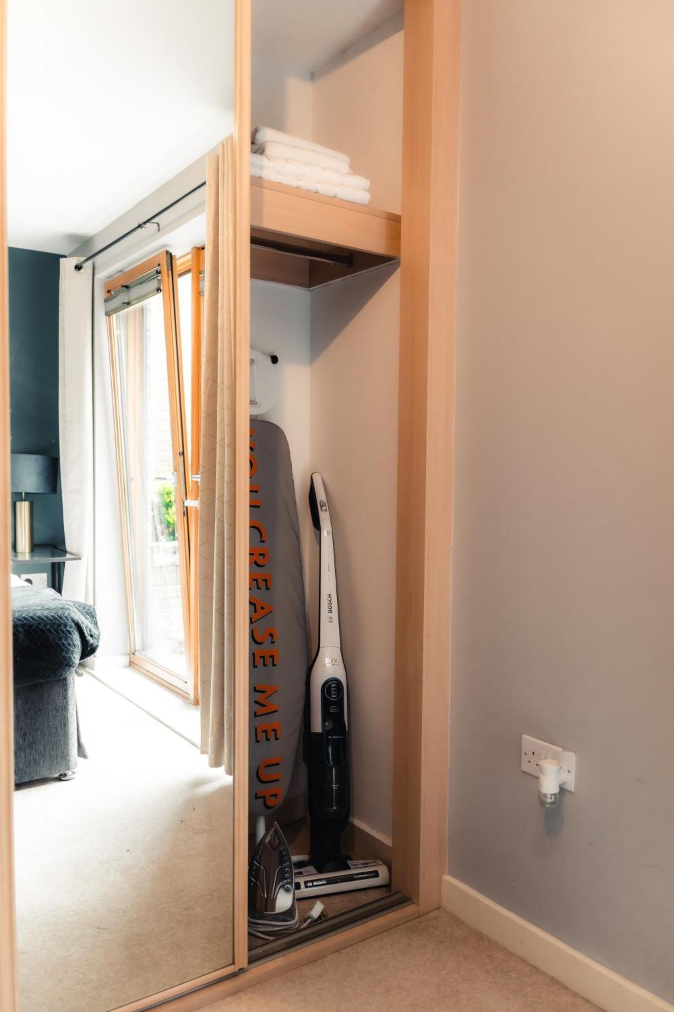 Apartment Stylish 2 Bedroom Balcony - Free Underground Parking - Cmk Milton Keynes