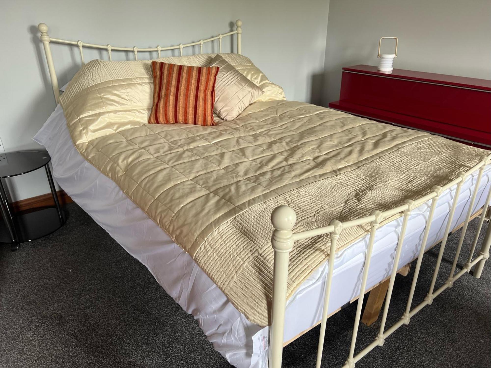 Apartment Host & - Studley
