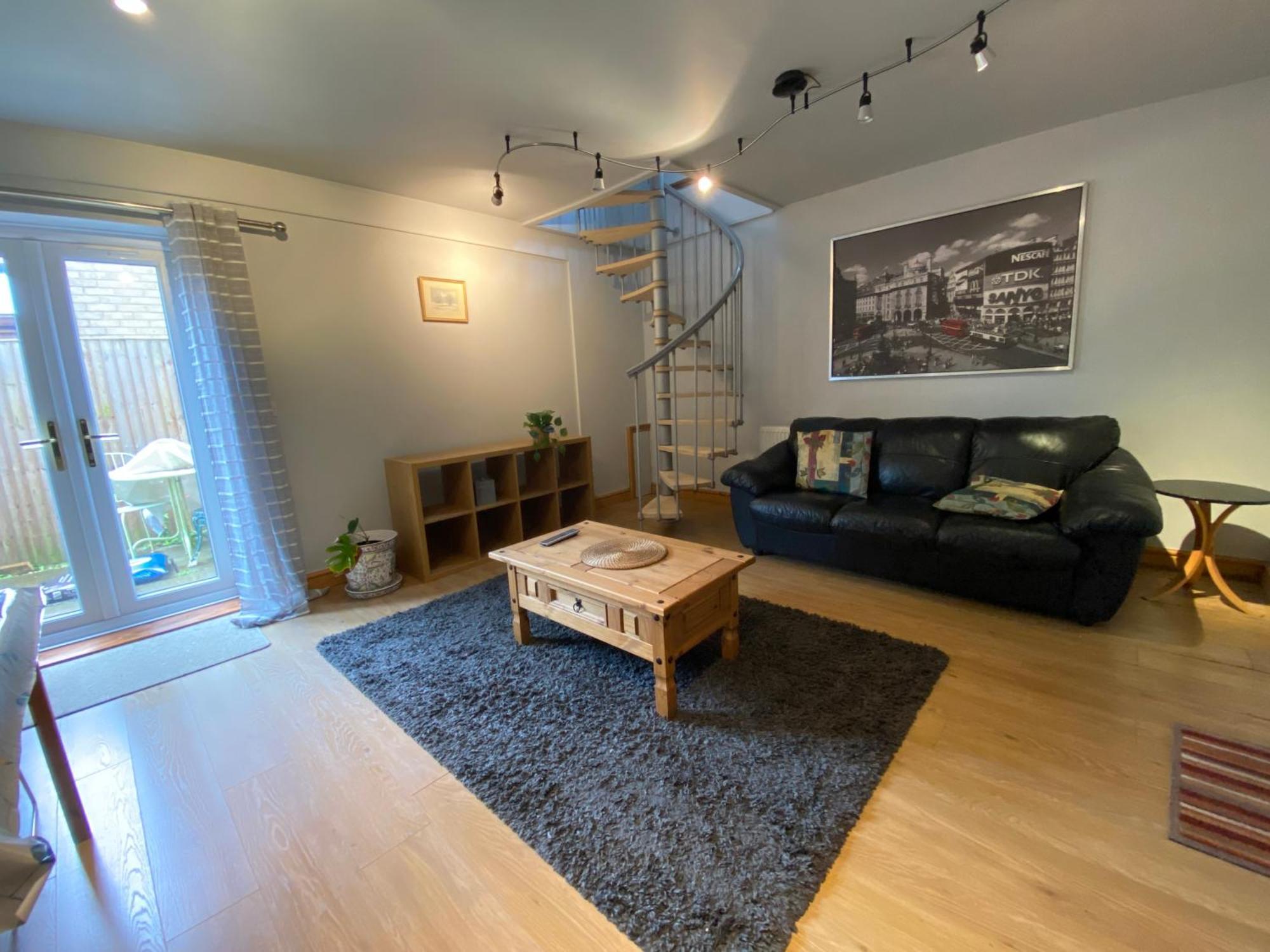 Host & - Studley Milton Keynes