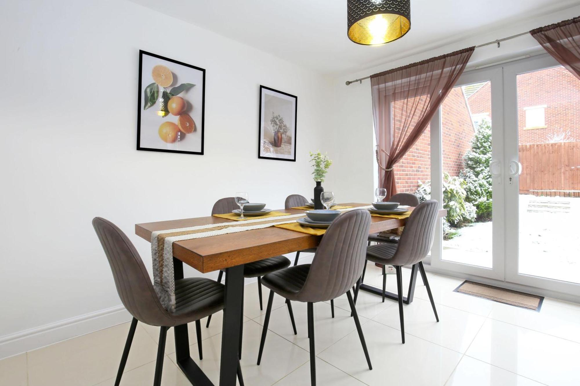 Detached 4 Bed-ultrafast Wifi Garden Free Parking *