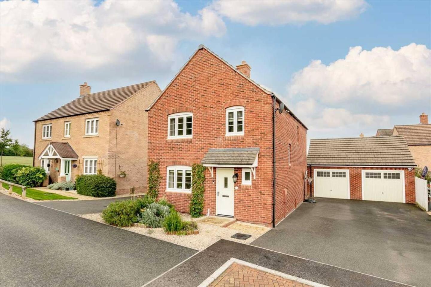 Detached 4 Bed-ultrafast Wifi Garden Free Parking *