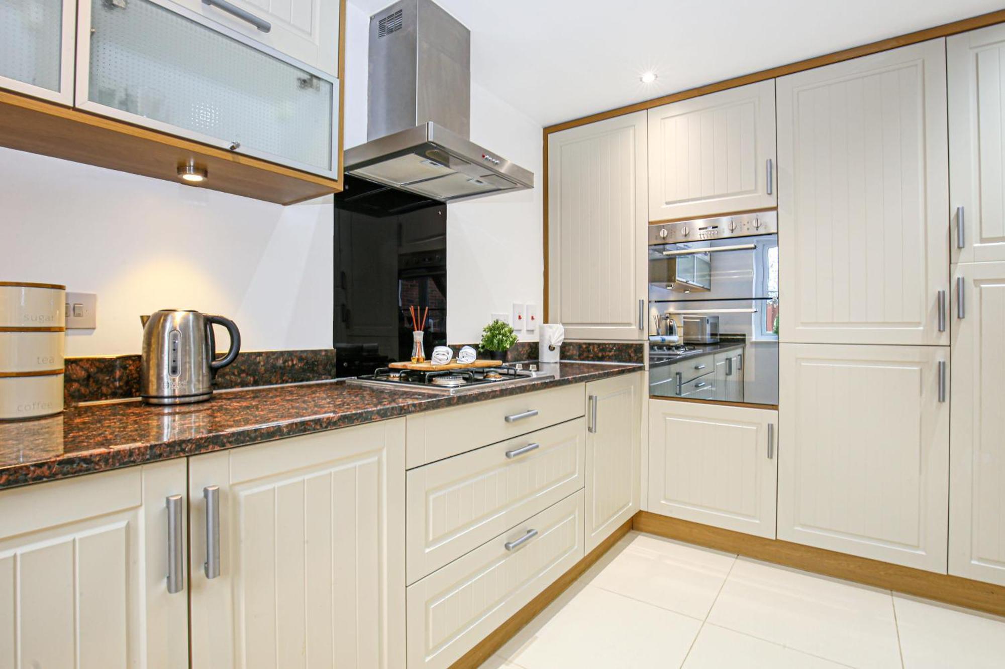 Detached 4 Bed-ultrafast Wifi Garden Free Parking Casa de férias Milton Keynes