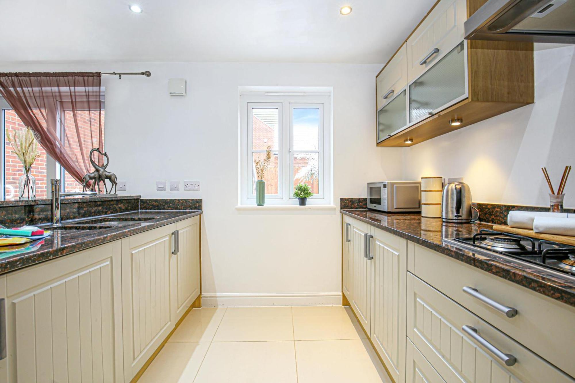 Detached 4 Bed-ultrafast Wifi Garden Free Parking * Milton Keynes
