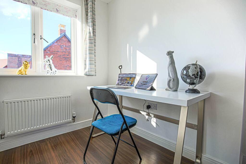 Holiday home Luxury Detached House With Pool Table, Free Parking, Fast Wifi, Smart Tvs And Garden By Yoko *