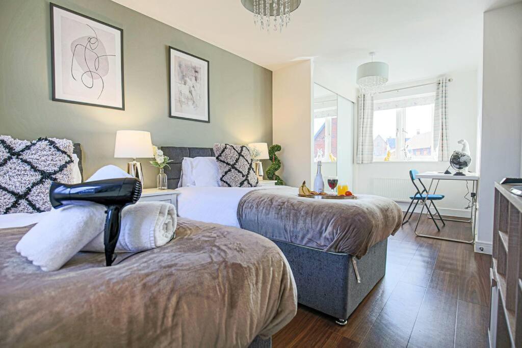 Luxury Detached House With Pool Table, Free Parking, Fast Wifi, Smart Tvs And Garden By Yoko *
