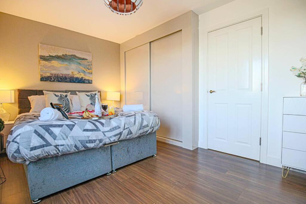Luxury Detached House With Pool Table, Free Parking, Fast Wifi, Smart Tvs And Garden By Yoko * Milton Keynes