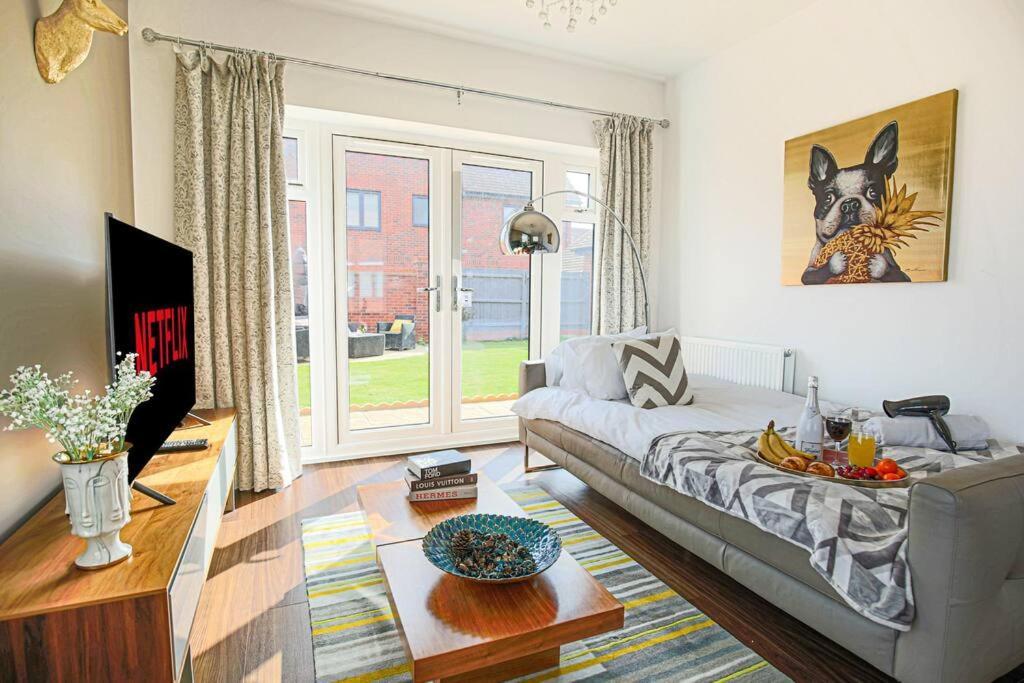 Luxury Detached House With Pool Table, Free Parking, Fast Wifi, Smart Tvs And Garden By Yoko *