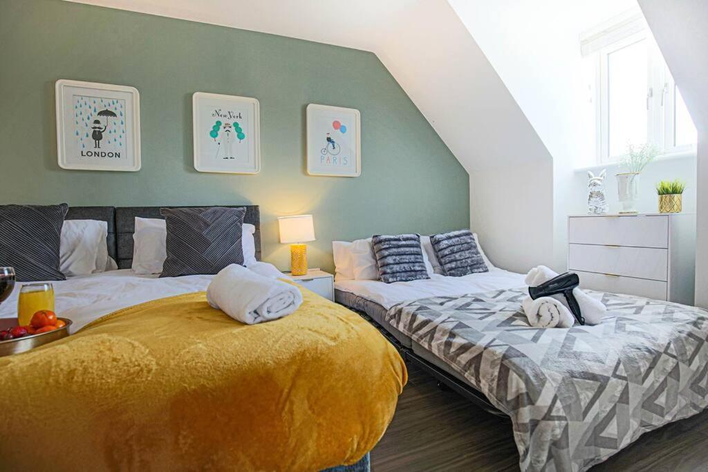 Luxury Detached House With Pool Table, Free Parking, Fast Wifi, Smart Tvs And Garden By Yoko *