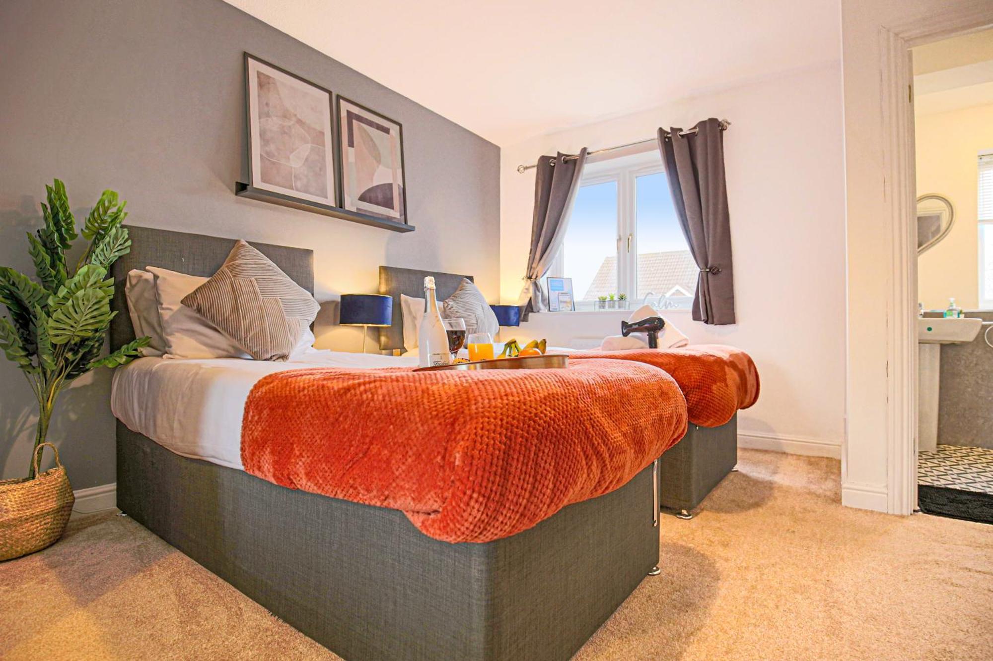 Detached House With Free Parking, Self Check-in, Fast Wifi And Smart Tv With Netflix By Yoko Holiday home *
