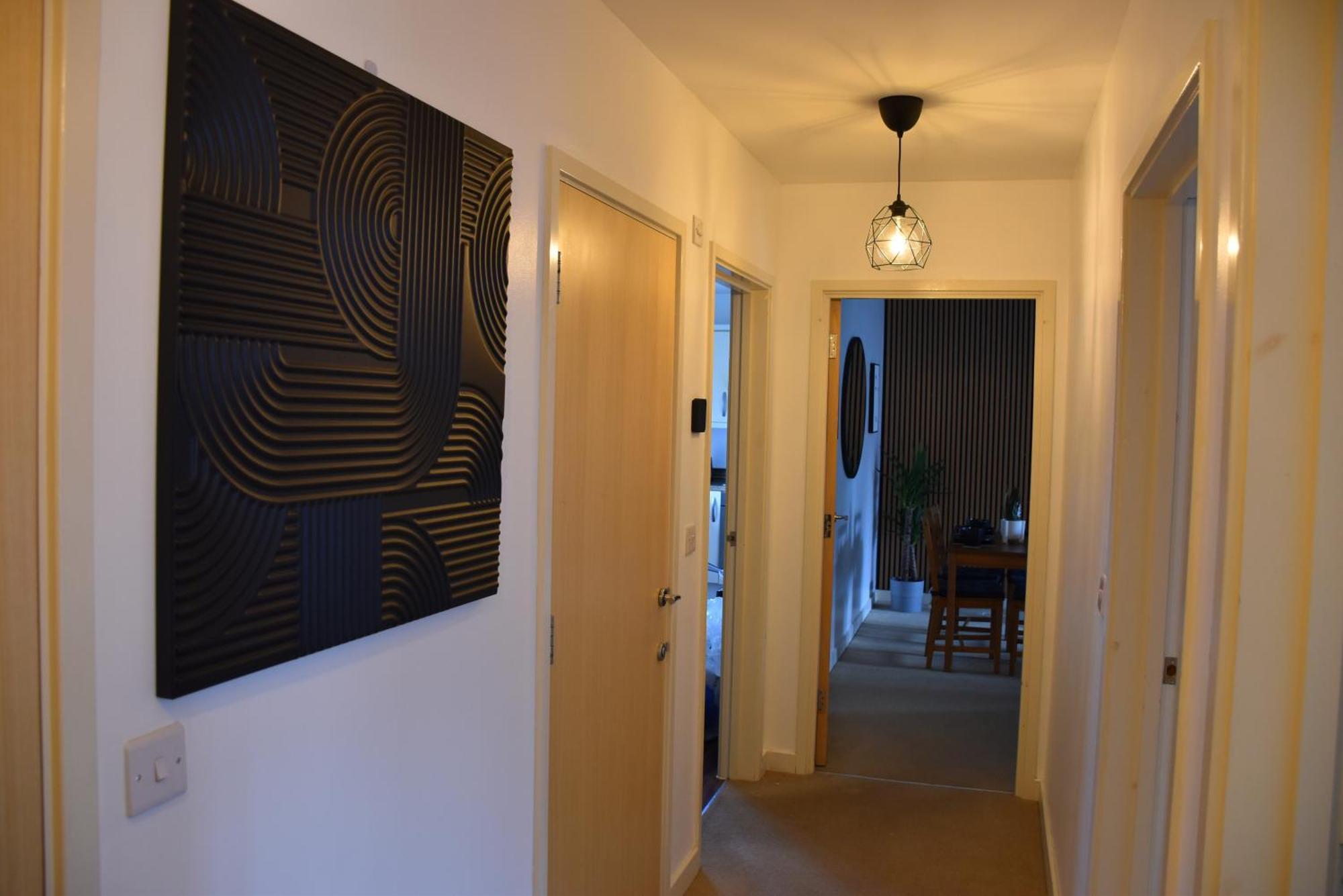 Luxurious & Spacious 2 Bed In Apartment *