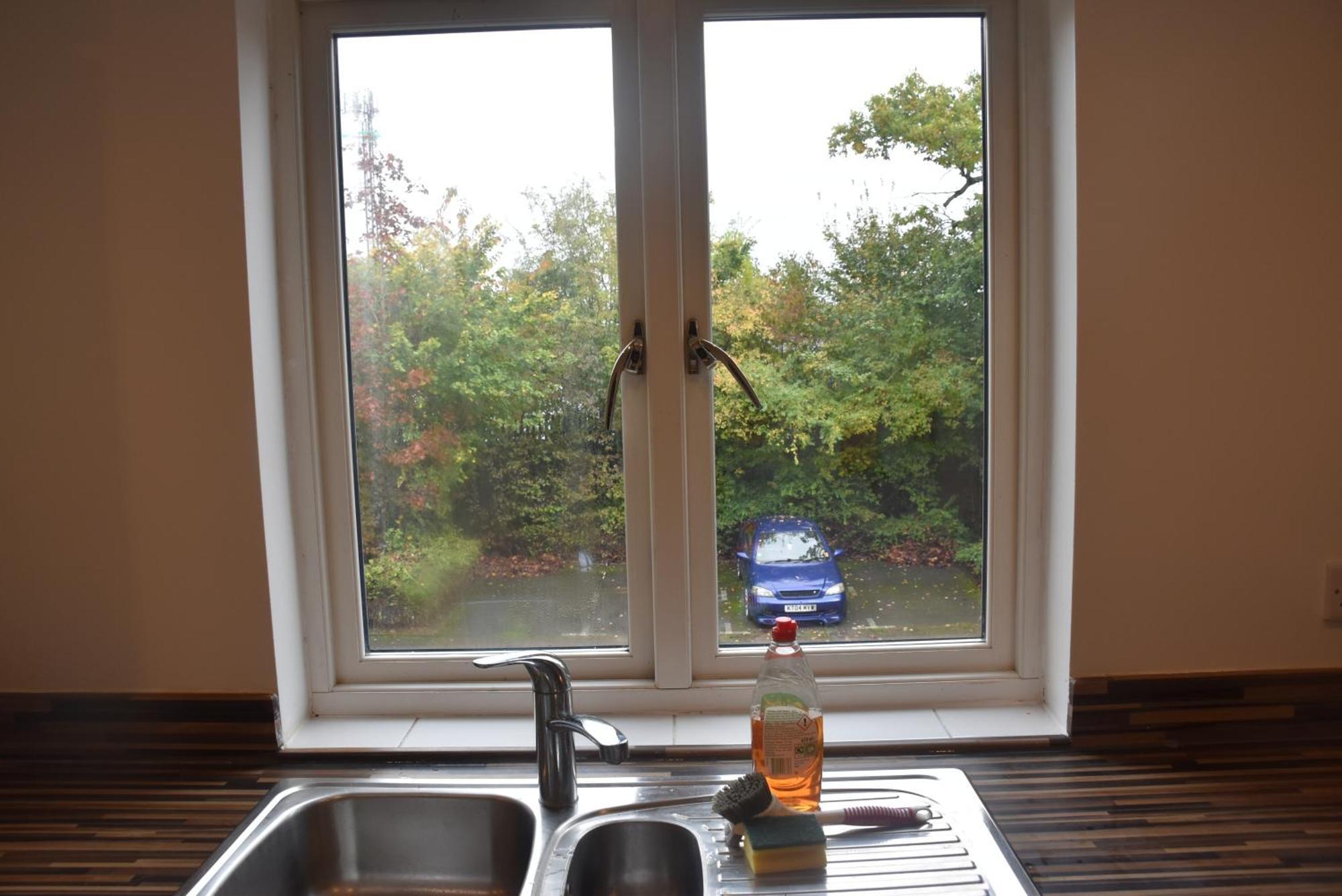 Luxurious & Spacious 2 Bed In Apartment