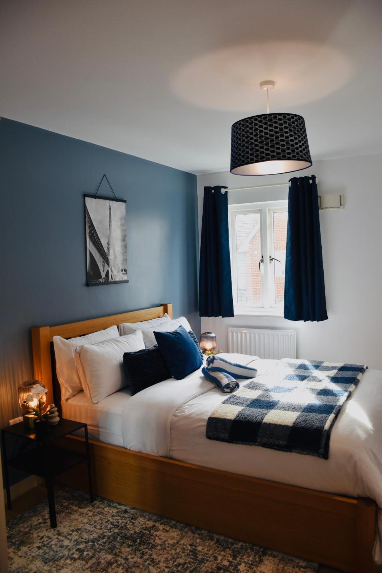 Luxurious & Spacious 2 Bed In Apartment *