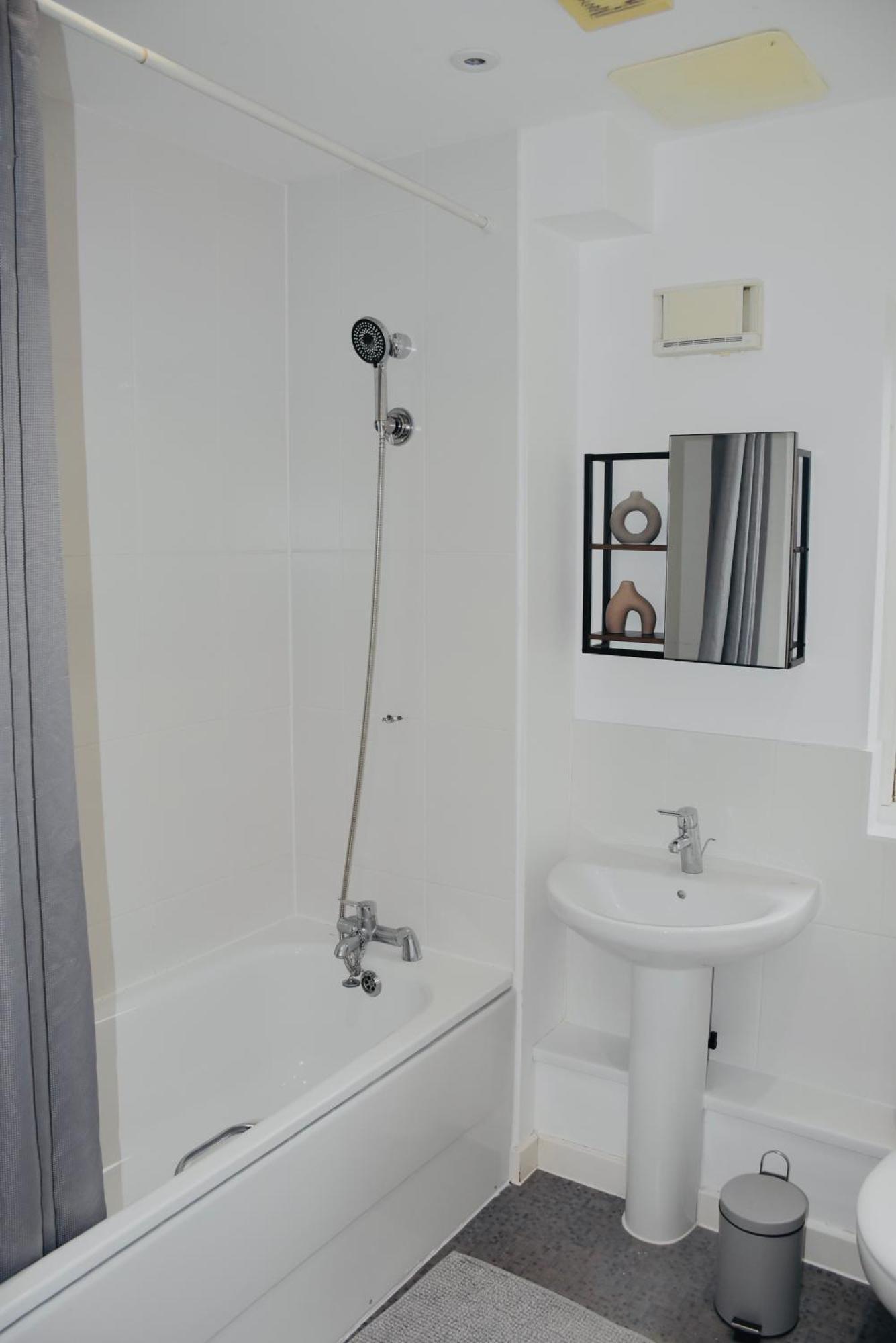Luxurious & Spacious 2 Bed In Apartment