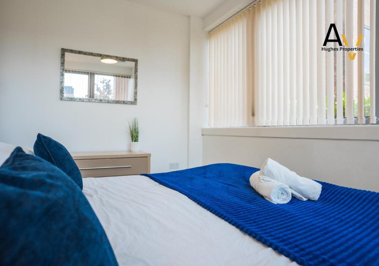 Stylish Two-Bedroom Apartment - Parking, 7 Mins From Station, Ideal For Business Travellers By Av Hughes Properties