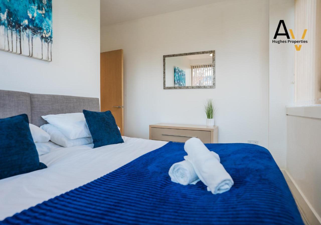 Stylish Two-Bedroom Apartment - Parking, 7 Mins From Station, Ideal For Business Travellers By Av Hughes Properties Milton Keynes