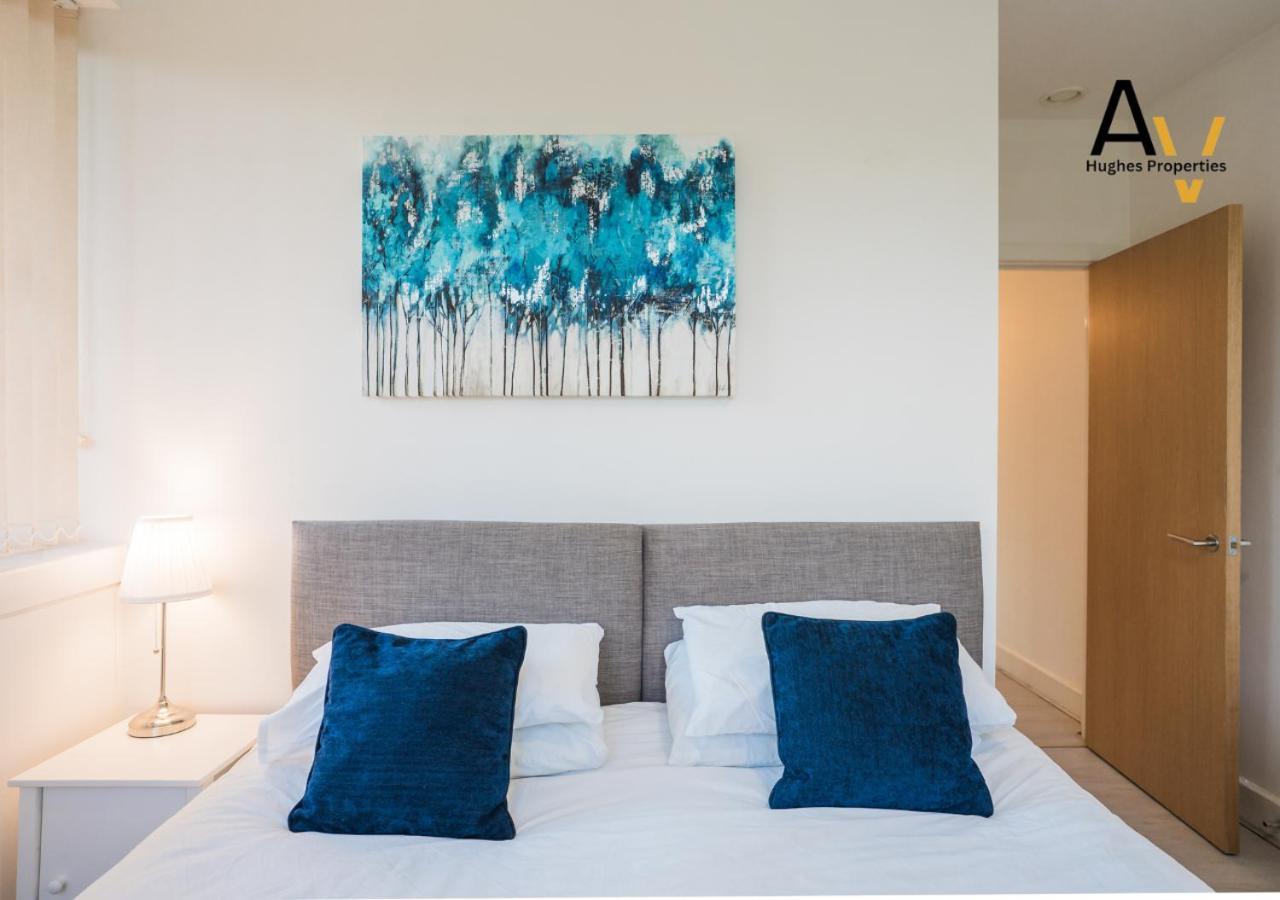 Stylish Two-Bedroom Apartment - Parking, 7 Mins From Station, Ideal For Business Travellers By Av Hughes Properties Apartment Milton Keynes