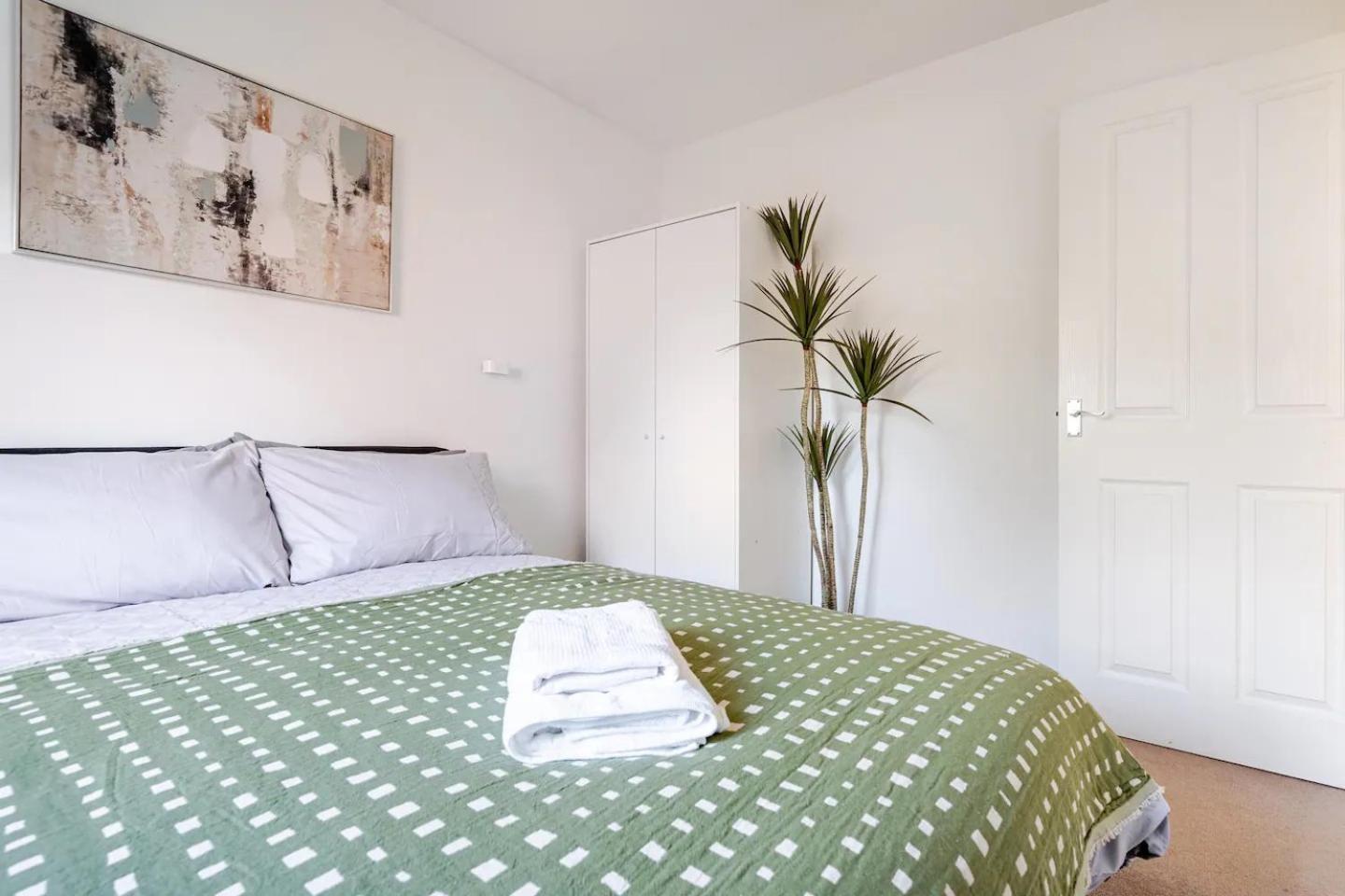 Modern Hideaway With Studio Space * Milton Keynes