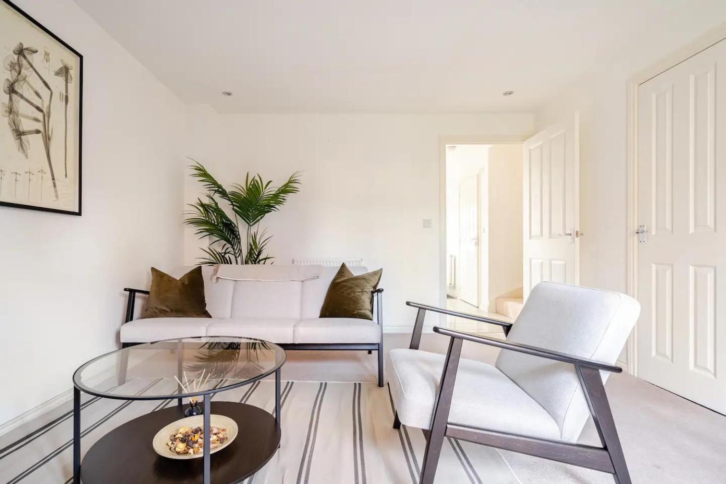 Modern Hideaway With Studio Space Milton Keynes