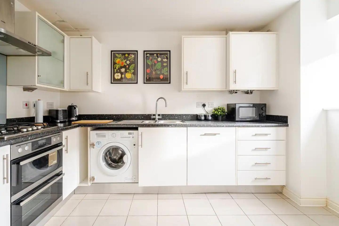 Modern Hideaway With Studio Space Milton Keynes
