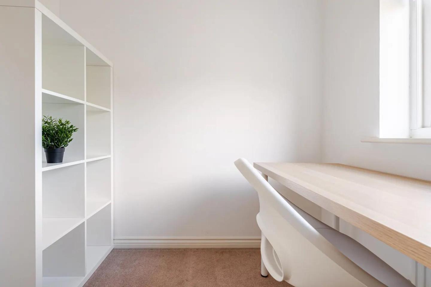 Modern Hideaway With Studio Space * Milton Keynes