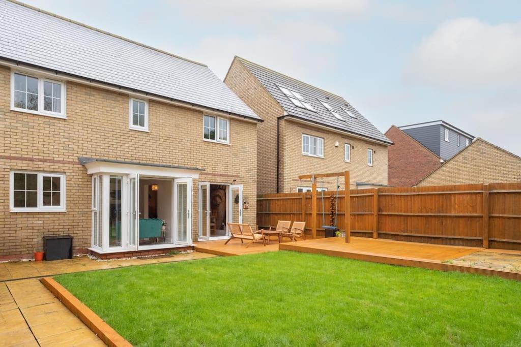 Luxurious 4 Dbl Bedroom House- Away From * Milton Keynes