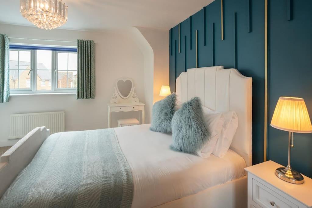 Luxurious 4 Dbl Bedroom House- Away From * Milton Keynes