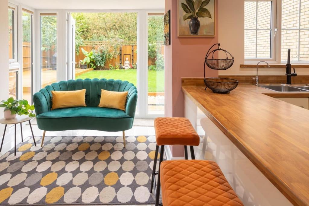 Luxurious 4 Dbl Bedroom House- Away From Milton Keynes
