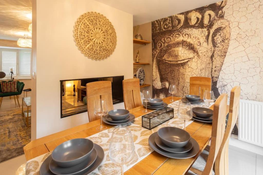 Luxurious 4 Dbl Bedroom House- Away From Milton Keynes