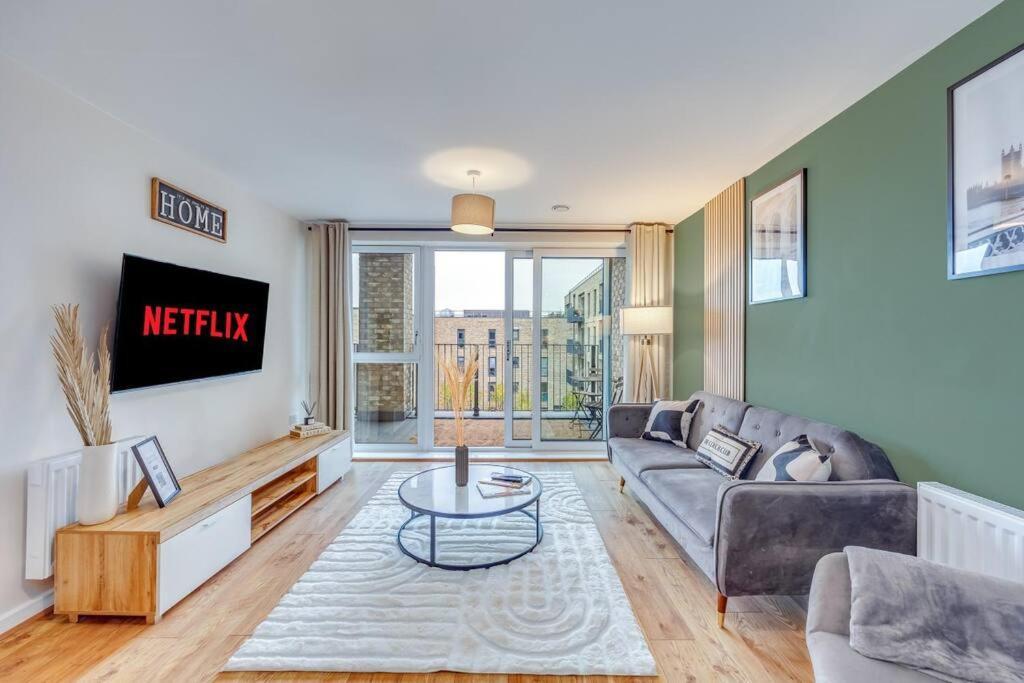 Apartment Beautiful Canal Side - Centre - Balcony, Secure Parking, Self Check-in, Fast Wifi And Smart Tv With Sky Tv And Netflix By Yoko Milton Keynes
