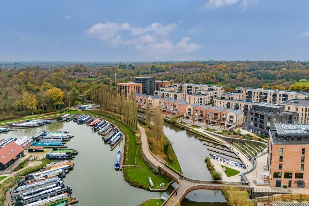 Beautiful Canal Side - Centre - Balcony, Secure Parking, Self Check-in, Fast Wifi And Smart Tv With Sky Tv And Netflix By Yoko Milton Keynes