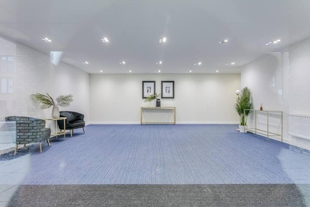 Beautiful Canal Side - Centre - Balcony, Secure Parking, Self Check-in, Fast Wifi And Smart Tv With Sky Tv And Netflix By Yoko * Milton Keynes