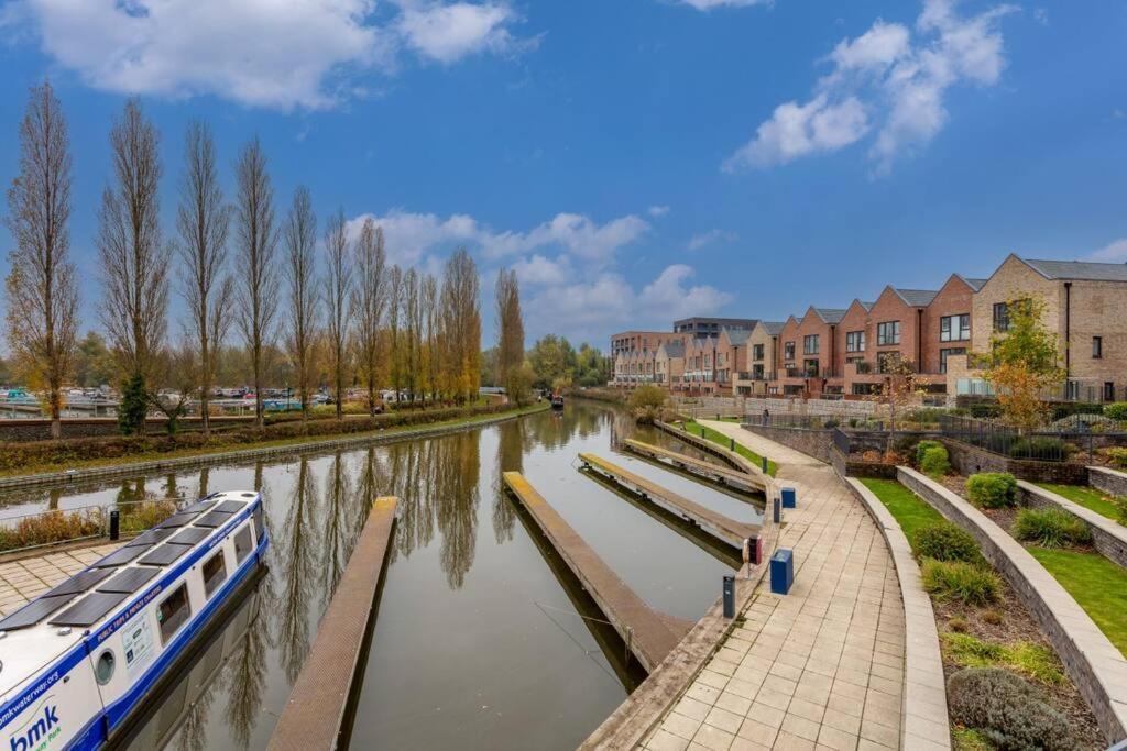 Beautiful Canal Side - Centre - Balcony, Secure Parking, Self Check-in, Fast Wifi And Smart Tv With Sky Tv And Netflix By Yoko Apartment