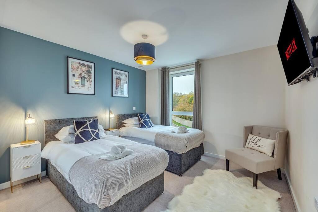 Beautiful Canal Side - Centre - Balcony, Secure Parking, Self Check-in, Fast Wifi And Smart Tv With Sky Tv And Netflix By Yoko * Milton Keynes