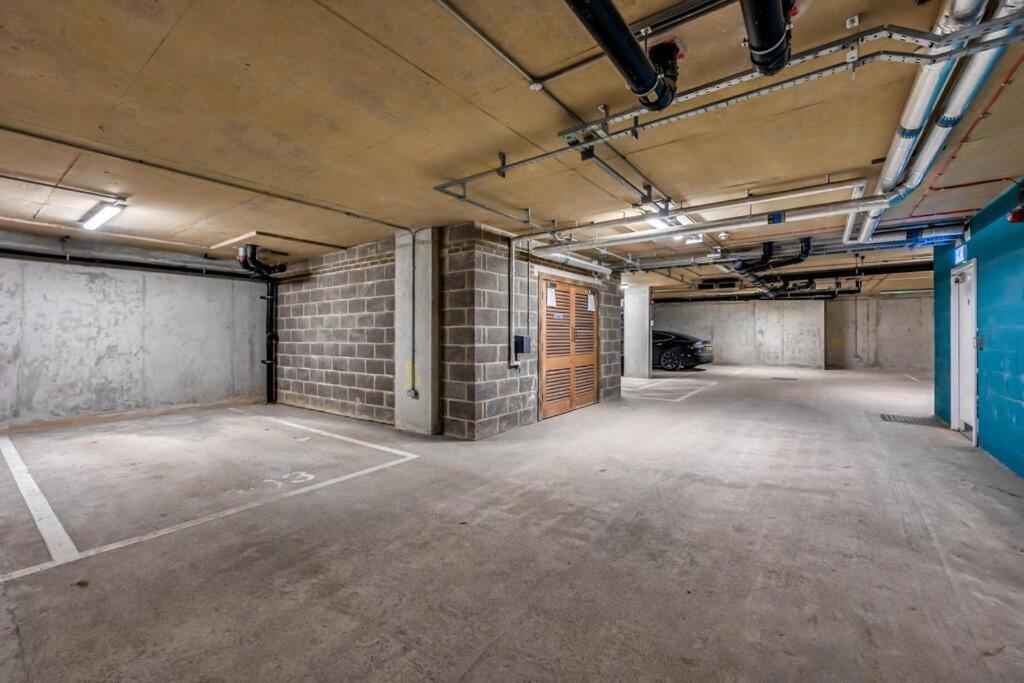Beautiful Canal Side - Centre - Balcony, Secure Parking, Self Check-in, Fast Wifi And Smart Tv With Sky Tv And Netflix By Yoko Apartment *
